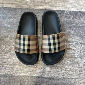 Burberry Kids Vintage Nova Check Slides